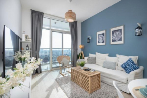 Airy 1-Bedroom Apartment Coastal-Style in Dubai Marina